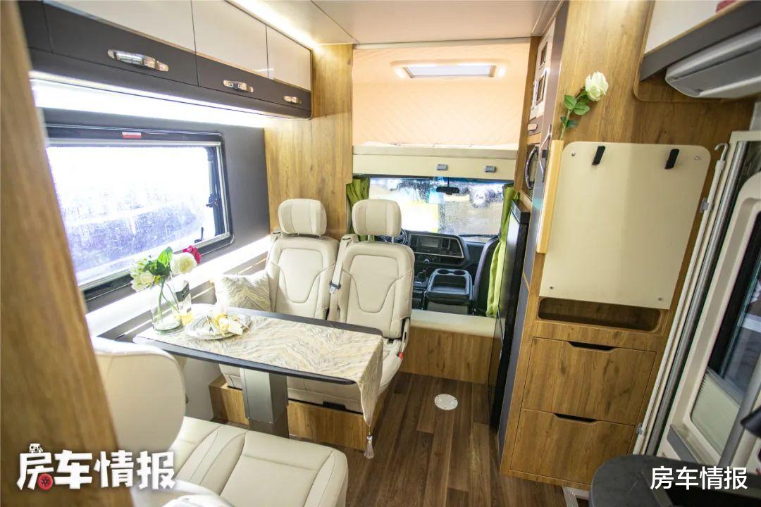 30多万的现代房车咋样?配2.8T柴油动力空气悬挂,1小时充2.5度电