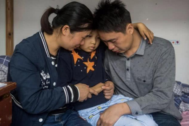 爸爸姓“操”,本想让女儿随妈妈姓,爷爷随口取名遭全家人赞不绝口