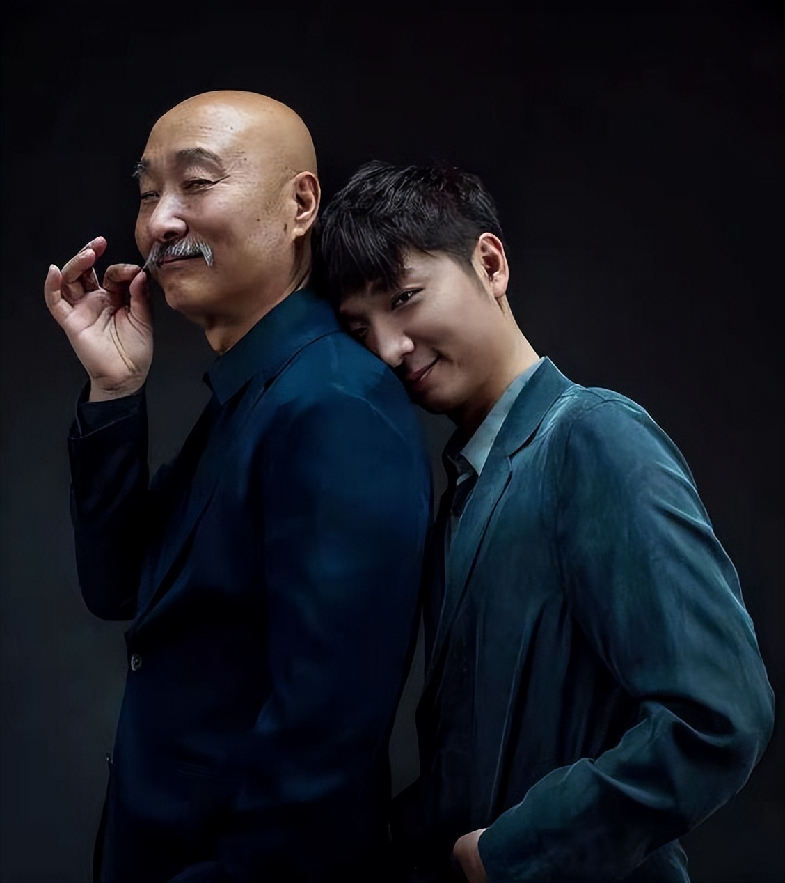 陈佩斯|陈佩斯双胞胎孙子首次曝光！学爷爷剃光头呆萌可爱，穿休闲装超萌