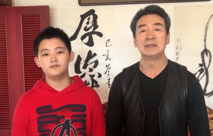 王刚|明明是三口之家,却过出祖孙三代感,这8个明星家庭,父子最大差81岁