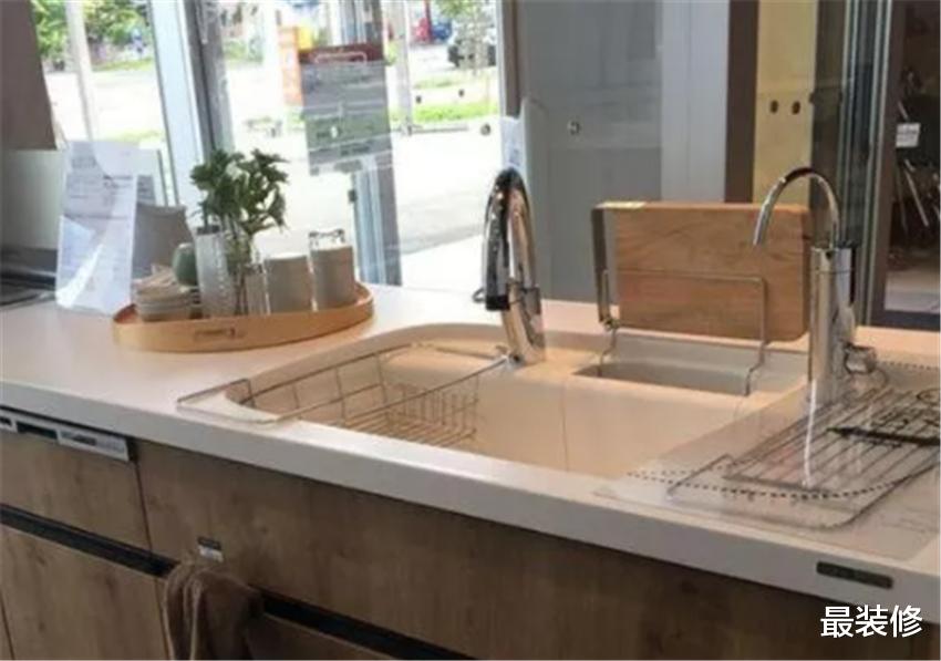 日本人太注重细节了!厨房水槽竟做成这样,人性化十足,值得学习
