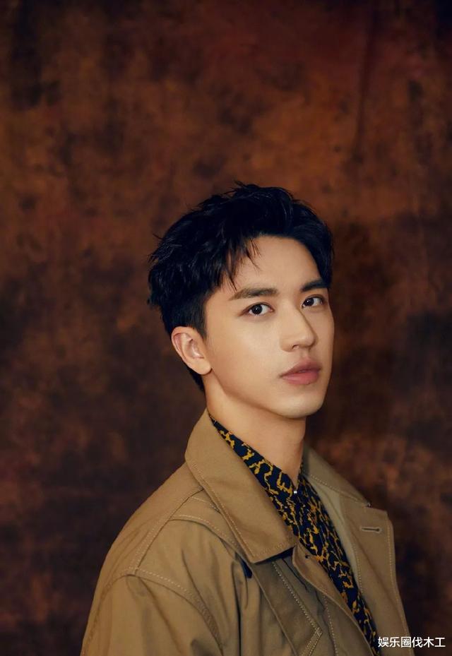 许魏洲|许魏洲妻子身份被扒，正面照疑曝光，网友：离婚都没be