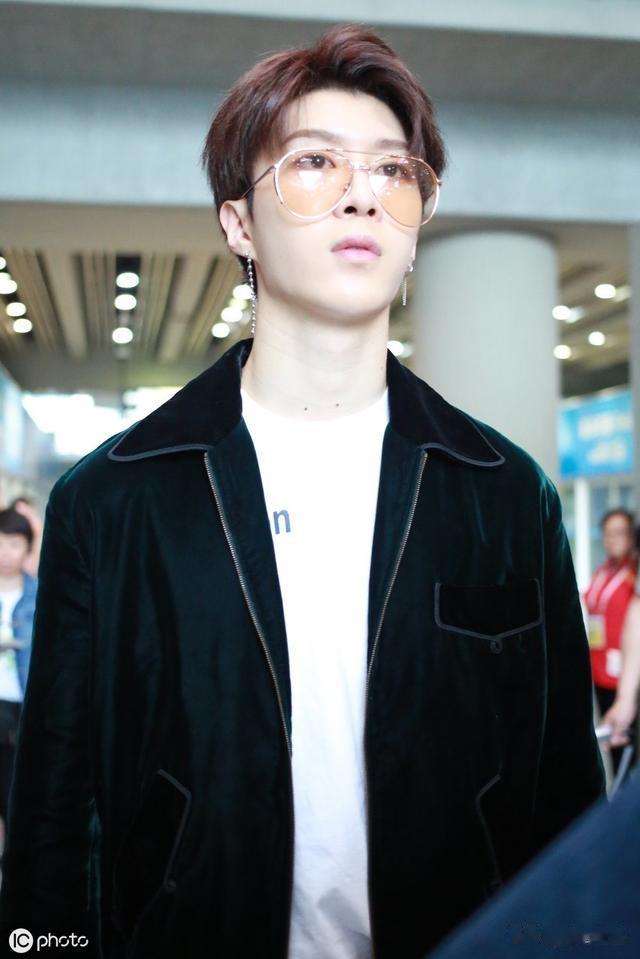 春晚|范丞丞像她姐范冰冰一样亮眼、气质出众,且歌唱得好有自己的特色