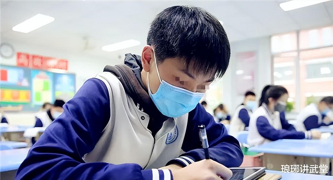 案例 14岁男初中生坐公交车猝死,其父母索赔50万,广州法院判了