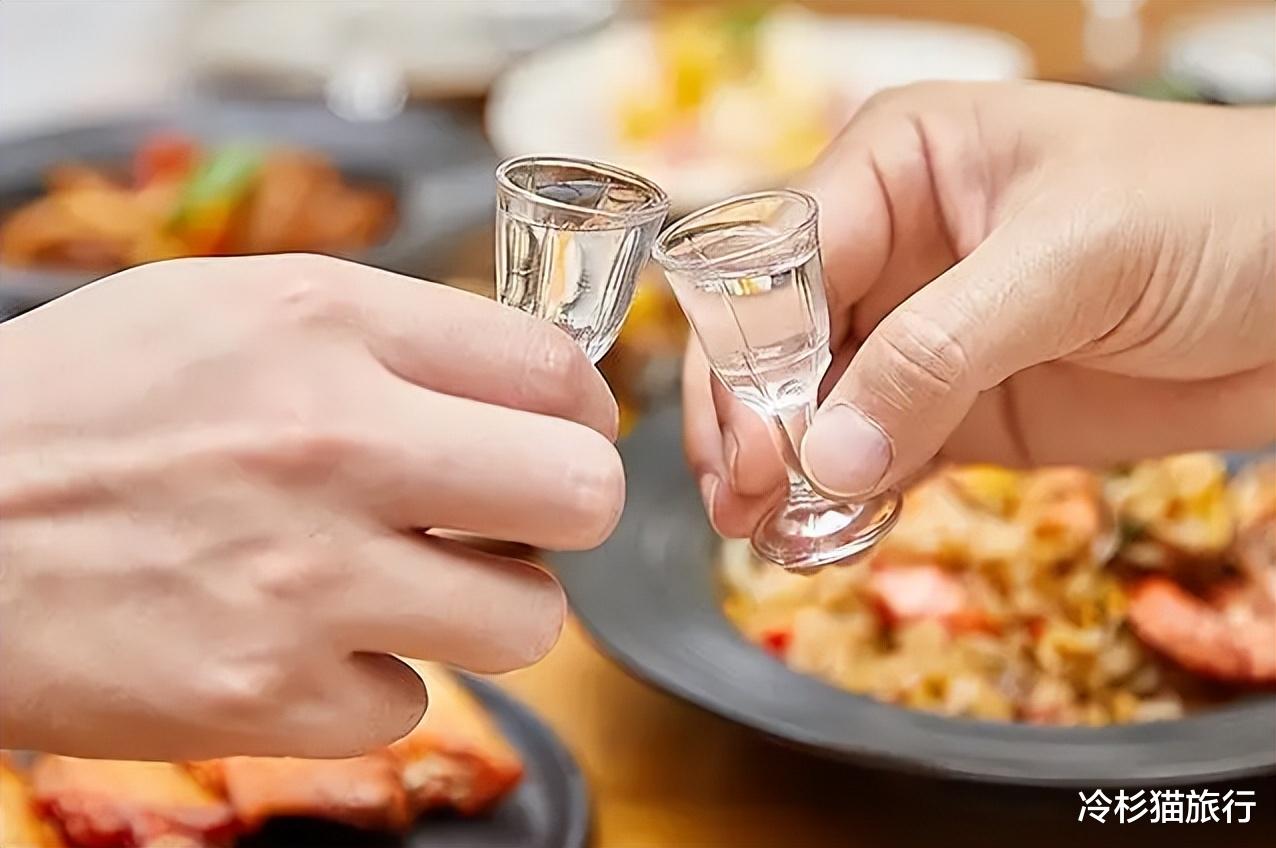 浙江富豪网上晒“酒柜”,网友吐槽是“假土豪”,行家却说:识货