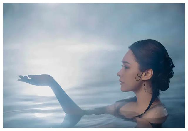 阿娇|41岁阿娇饰演青蛇却遭无情指责：辣眼睛！这是胖蛇成精了？