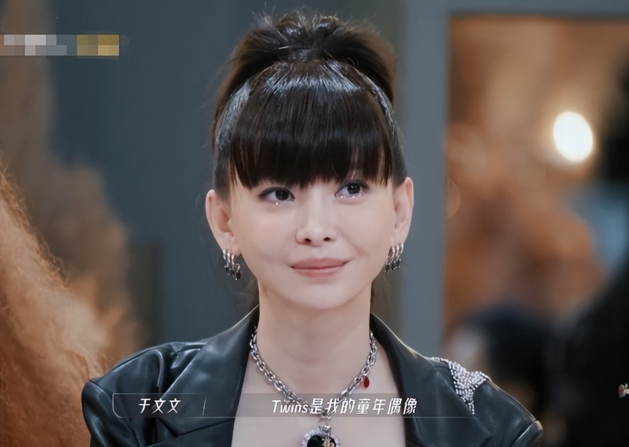 阿娇|阿娇的脸,不是普通的美能概括,郑秀妍的回眸,是惊慌失措的美!