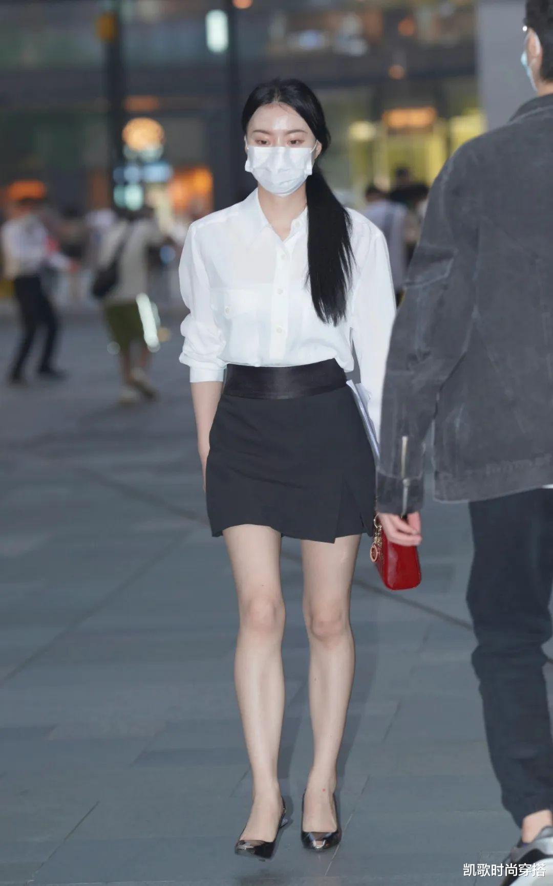 银行|很清爽又干练的搭配,白衬衣搭配黑色半身裙,气场强大有气质