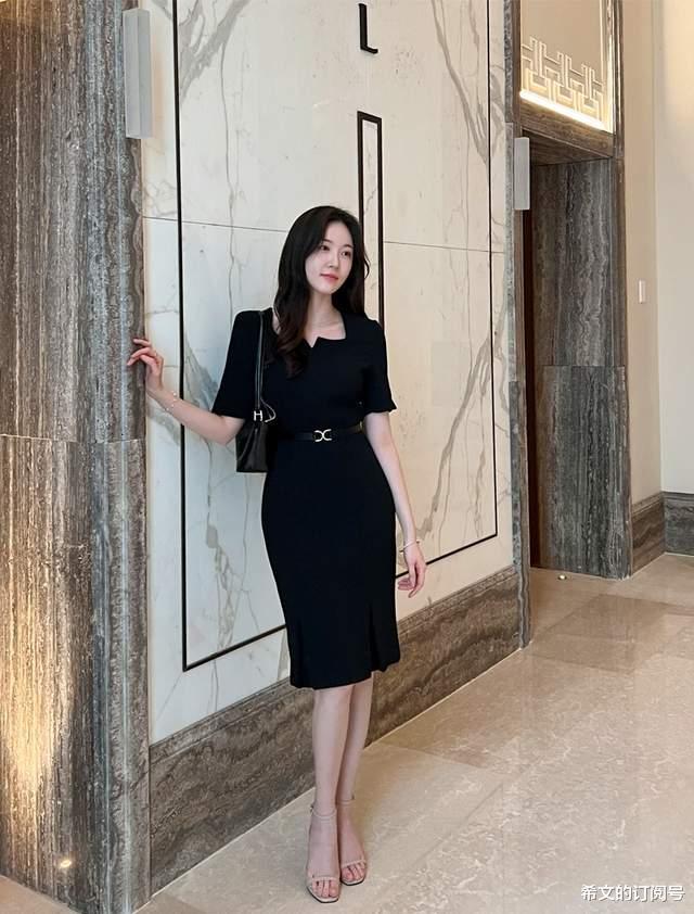小黑裙|气质精致的方领小黑裙,是职场优雅女人的必备