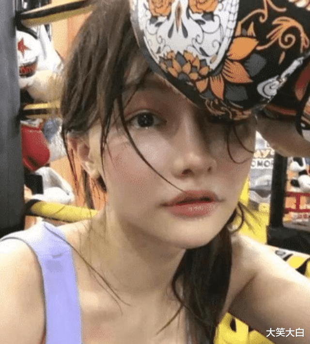 网友无意间被拉进一个cos群, 结果深夜被踢出群聊, 原因是...