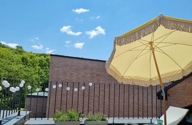 好想也拥有这样一套别墅,露台打造专属空中花园,装修温馨感满满