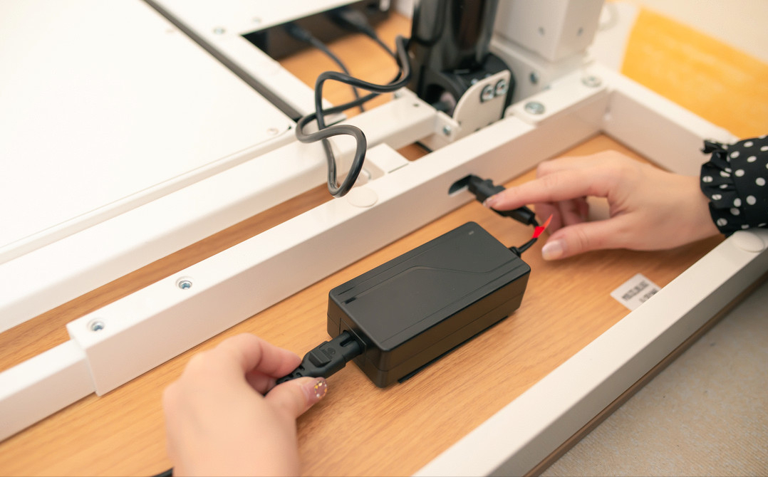 女生自己也能安装的升降桌！最高可升至121cm，FS电动升降桌FE5M使用心得~