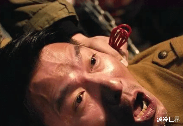 刘德华|60岁刘德华站雨棚内拍照!素颜眼角稍显眼纹,休闲装扮无一名牌