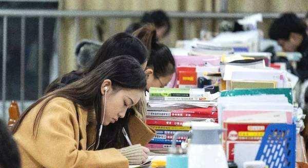 |职校生迎来“佳音”,事业单位招聘门槛有所放宽,幸福来得太突然