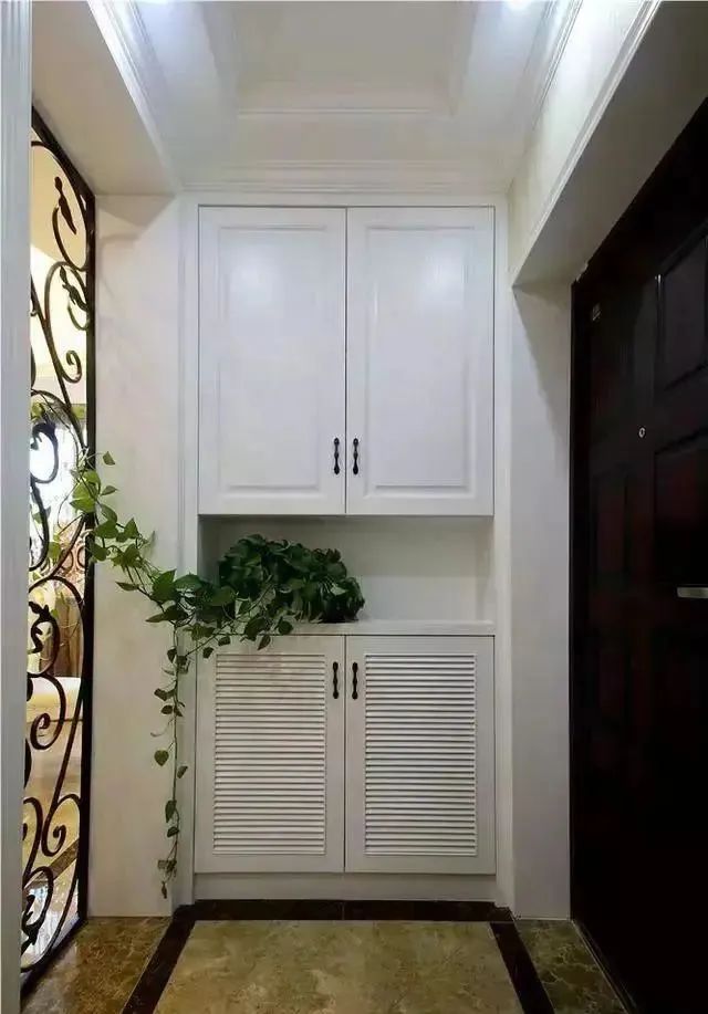 新房套内127平，装修前后花了26万，一进门玄关隔断漂亮极了！