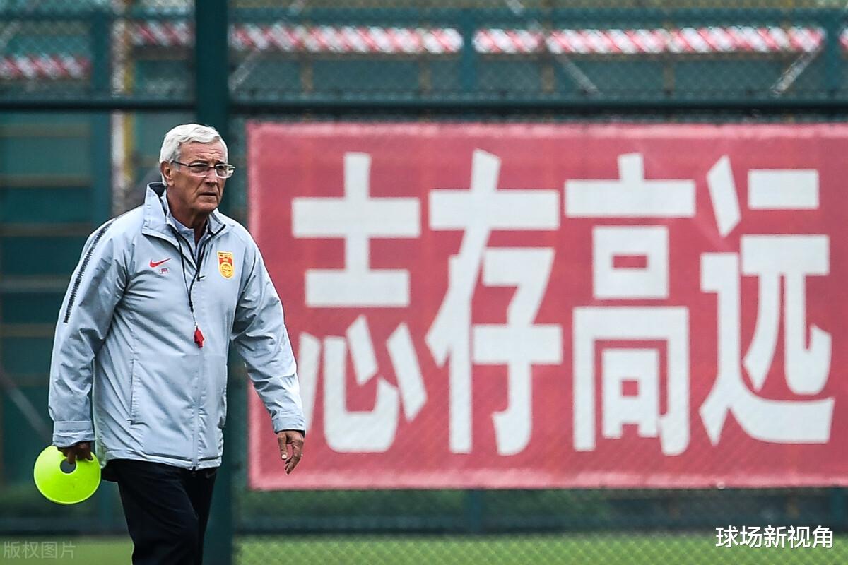 中超|上午10点，国足队员最新言论引发争议，球迷：你去柬埔寨也没人要