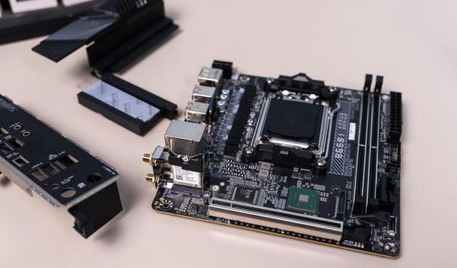 主板|用料优秀接口丰富!技嘉B650IAORUSULTRA主板拆解