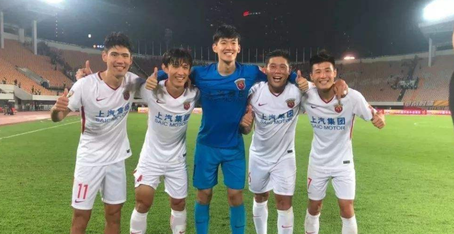 国足|凌晨一点，中国男足再遭重创，两大罪人50小时后再被骂上热搜