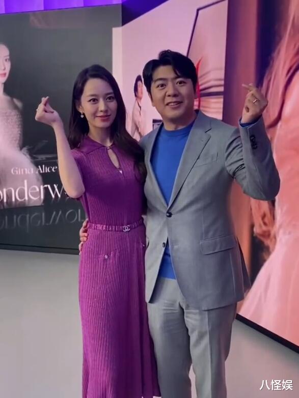 吉娜·爱丽丝|吉娜母亲节罕晒儿子，1岁多小听众已学会走路，牵爸妈手好温馨