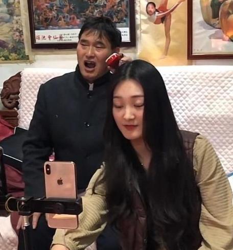 陈萌|2人婚期将至，朱小伟与陈萌感情逐渐升温，女方驱车去婆家找小伟