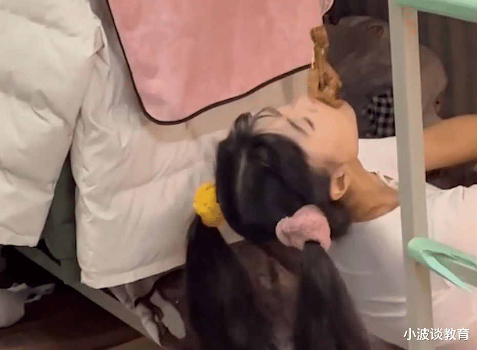 一女大学生“火”了：颜值出众，用鸡腿来减肥，评论区却变了味