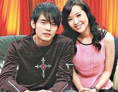 很多年后再跟初恋见面，为何会觉得跟以前不一样，甚至还有点恶心