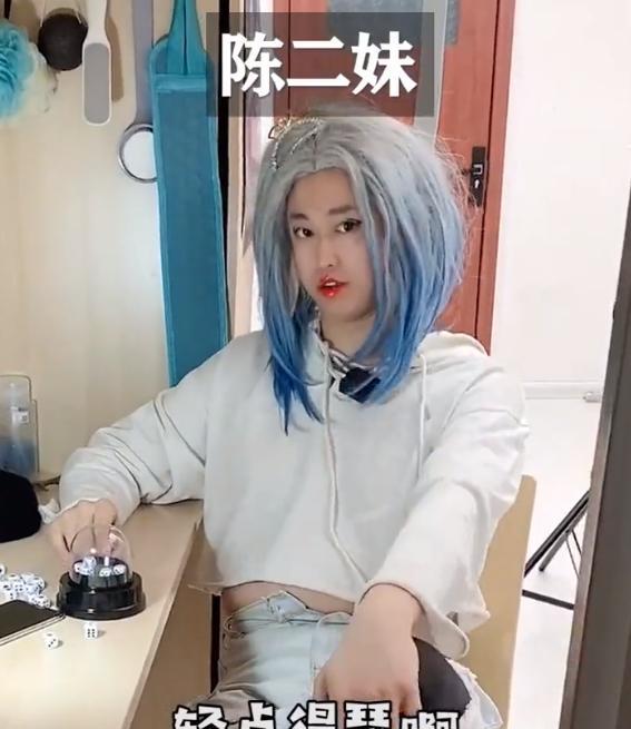 主持人|知名主持人转行当网红，2年圈粉1043W，网友：难怪看着眼熟