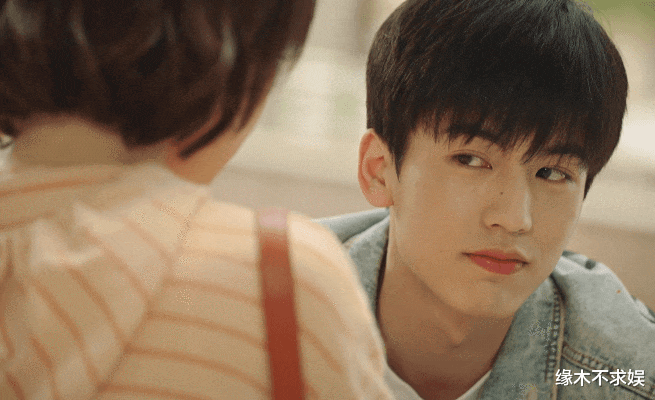 张凌赫|“学霸”张凌赫绯闻一出，粉丝立马脱粉回踩！曝其考试作弊被处分