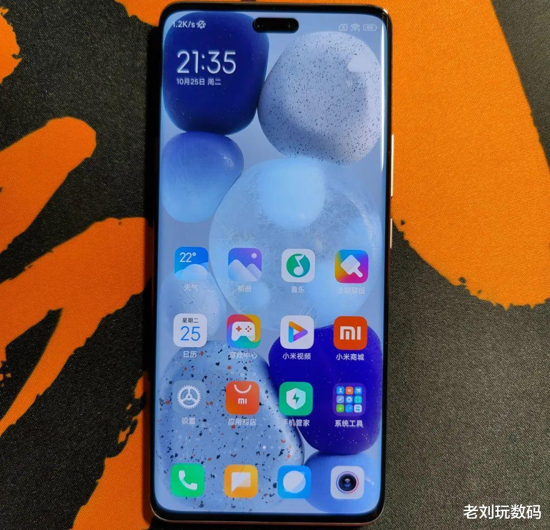 尼康|价格仅差200，荣耀80和小米Civi2谁更值得购买？