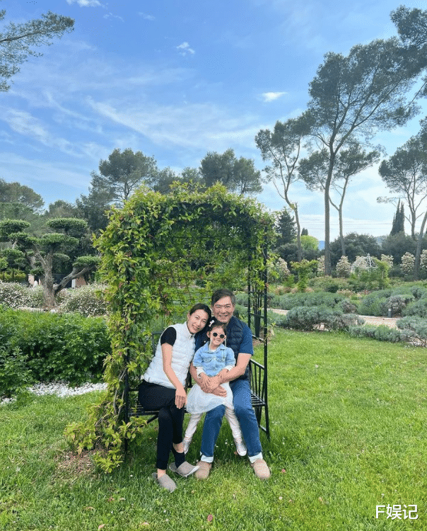 李美慧|成阔太的TVB宫女李美慧在国外农庄度假 买小绵羊放别墅饲养当家人