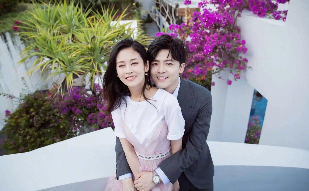 颖儿|颖儿带女儿罕见亮相，小蛮腰太吸睛，付辛博未现身