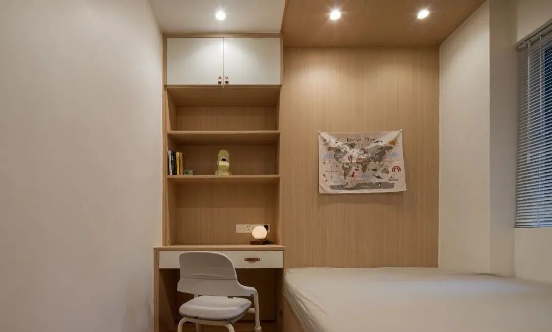 一个合格的儿童房，必须要有学习区，哪怕面积有限，也能照搬照抄！