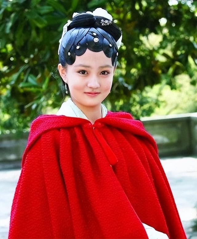 徐璐|90后女星徐璐，十三岁出道备受大导演照顾，好家世让她不怕不火