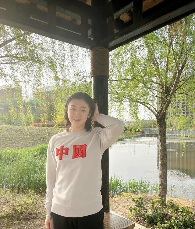 陈梦|陈梦双喜临门，成“五四奖章”国乒唯一获得者，世界排名再获第一