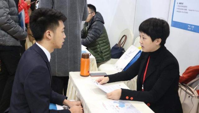 996|715工作制度被提出,毕业生坐不住了,无奈表示:996还没适应呢