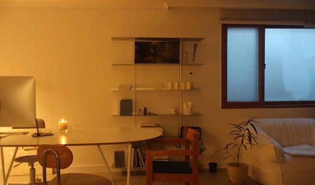 这位韩国女青年,堪称“设计模本”,全屋白墙极干净,圈粉无数!