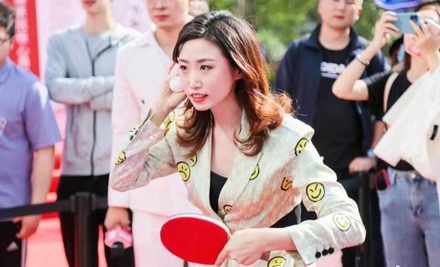 广州队|郭跃父亲郭向生：难忘与女儿练球的岁月，年少成名的骄傲毁了她！