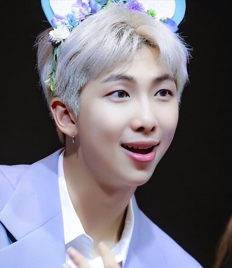 防弹少年团|曾当选全球最帅男人 韩团队长丑照又火了 中国粉丝怒怼：网友抹黑