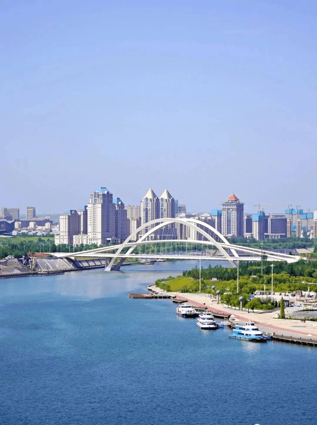 湖南旅游|内蒙古的“洱海”，占地7平方公里免费开放，绿树环绕，自驾游好去处