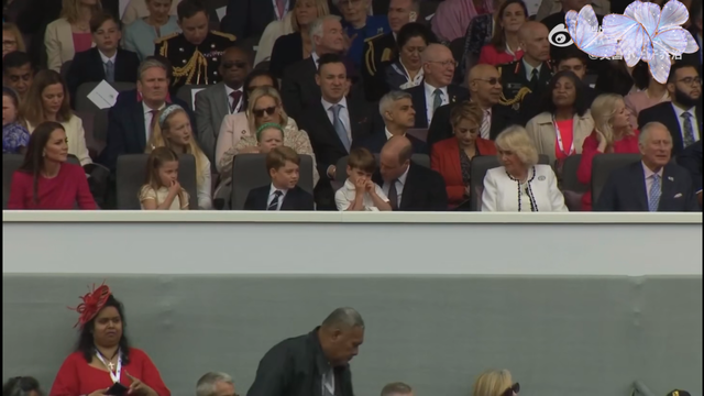 威廉|路易小可爱吃瘪！求糖果不得要抱抱，小儿子太会撒娇，凯特心化了