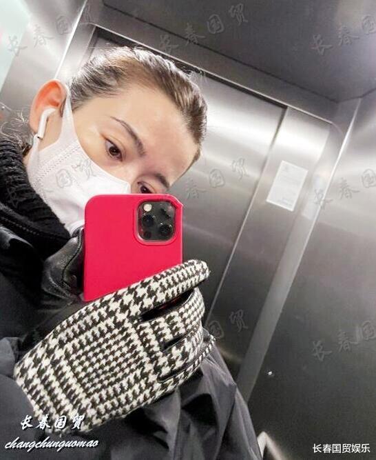 尼格买提|尼格买提36岁妻子近照，五官精致气质好，为人低调夫妇很少同框