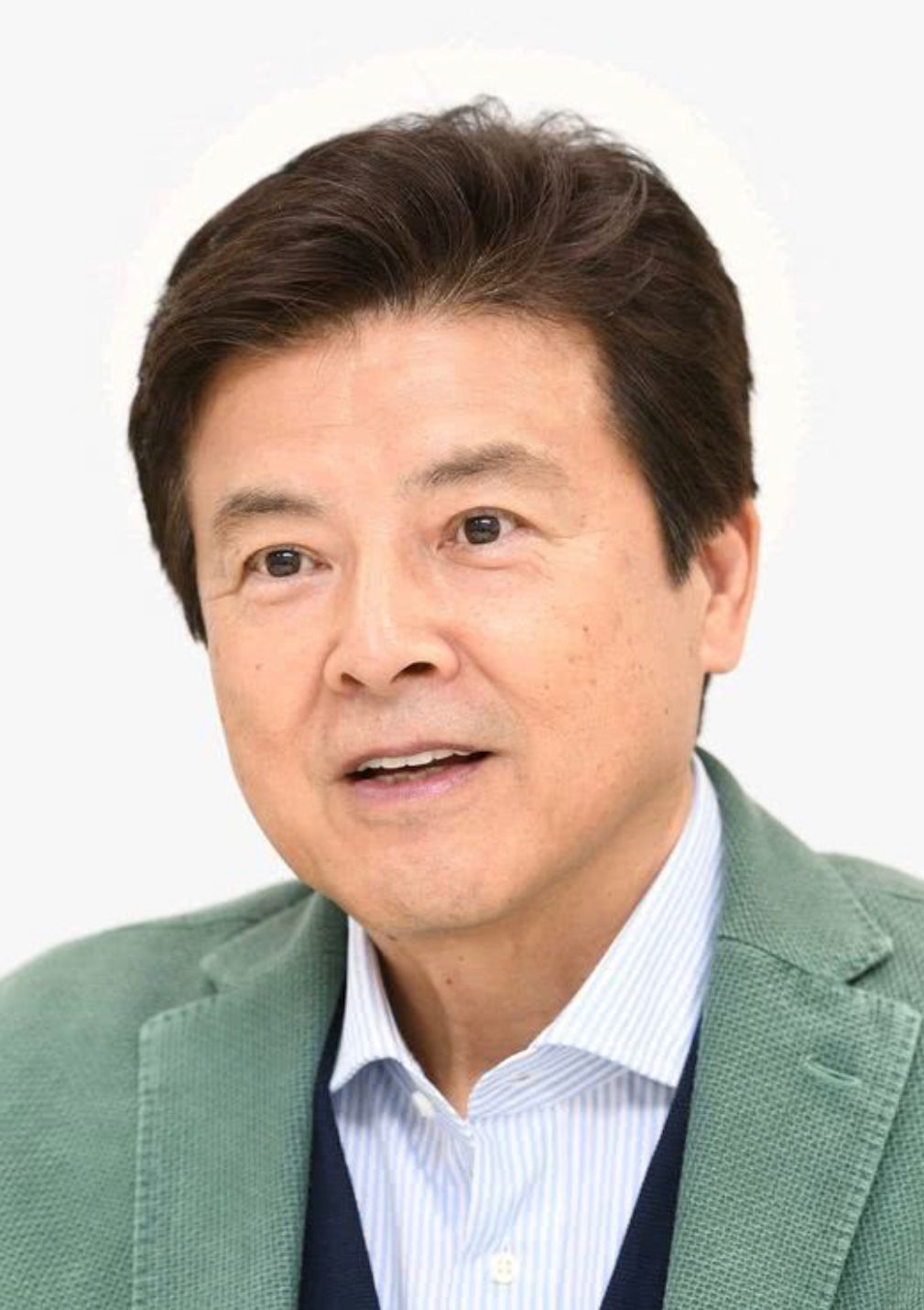 发型 看到70岁三浦友和才发现：儒雅男人越老越耐看，发福也不会显油腻