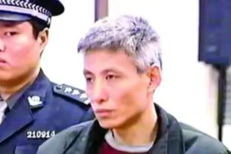2003年,刘涌被判死刑后脸色铁青,在火葬场面对行刑时却十分镇定