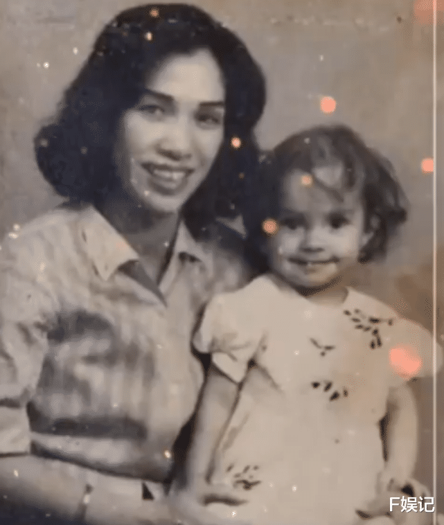 张柏芝|张柏芝分享与妈妈多年前的温馨旧照 妈妈收到母亲节礼物后很开心