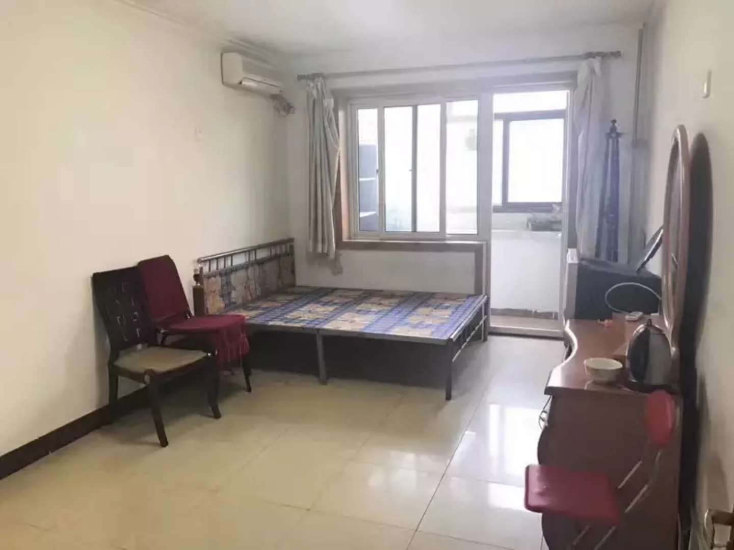 朋友花2000块改造出租房,改造完后所有人都惊讶了!