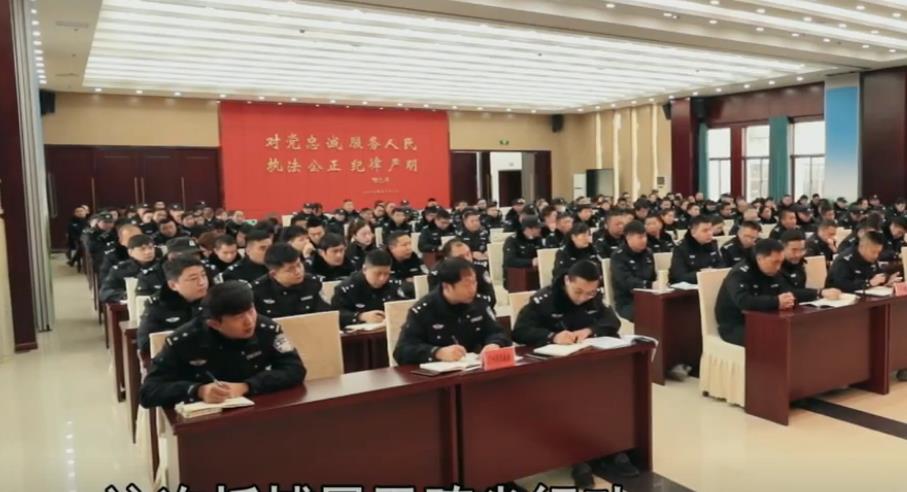 19年直播间暗藏罪恶,美女主播穿着清凉索要礼物,警方查清一窝端