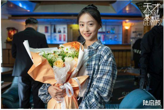 00后|10朵“00后小花”就位，谁能成为新版国民妹妹？各有各的“门道”