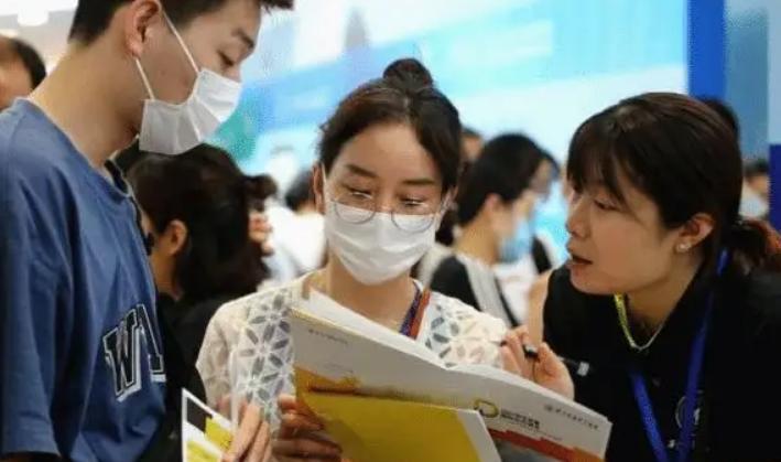 大学生|“金九银十”后,才发现校招与社招差距明显,待遇只是其中之一