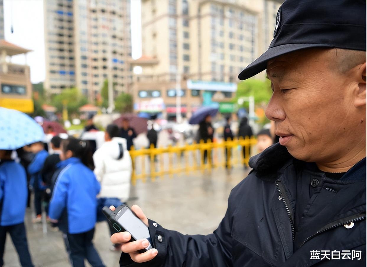 保安|保安越来越难招,就算给中老年人加薪也不想干?其实原因很简单