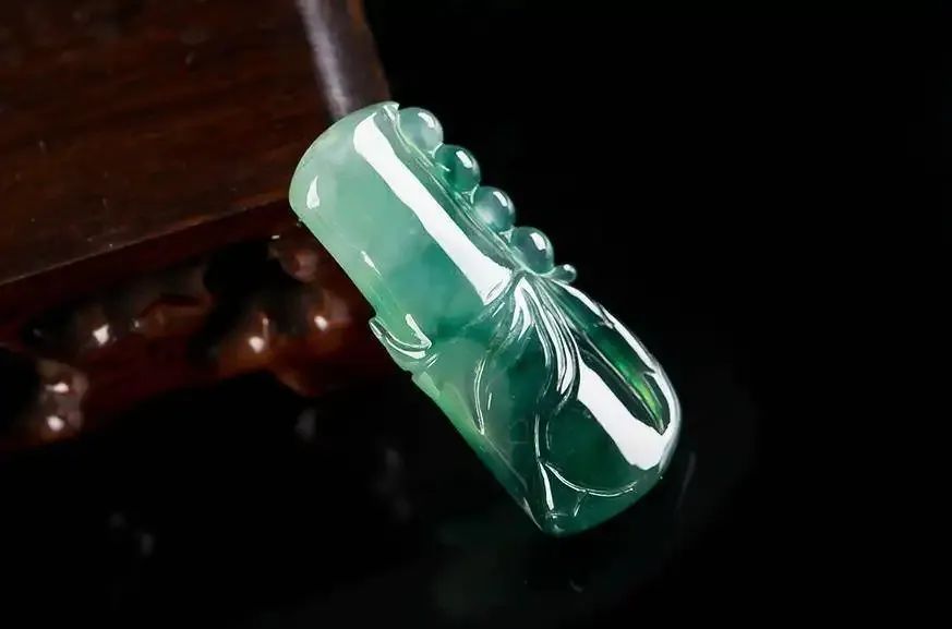 翡翠|中国人最喜欢的翡翠挂件，都有什么寓意？